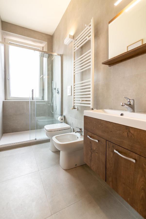 Leone Apartment *
